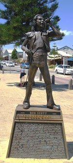 268px-BonScottStatue2_gobeirne.jpg